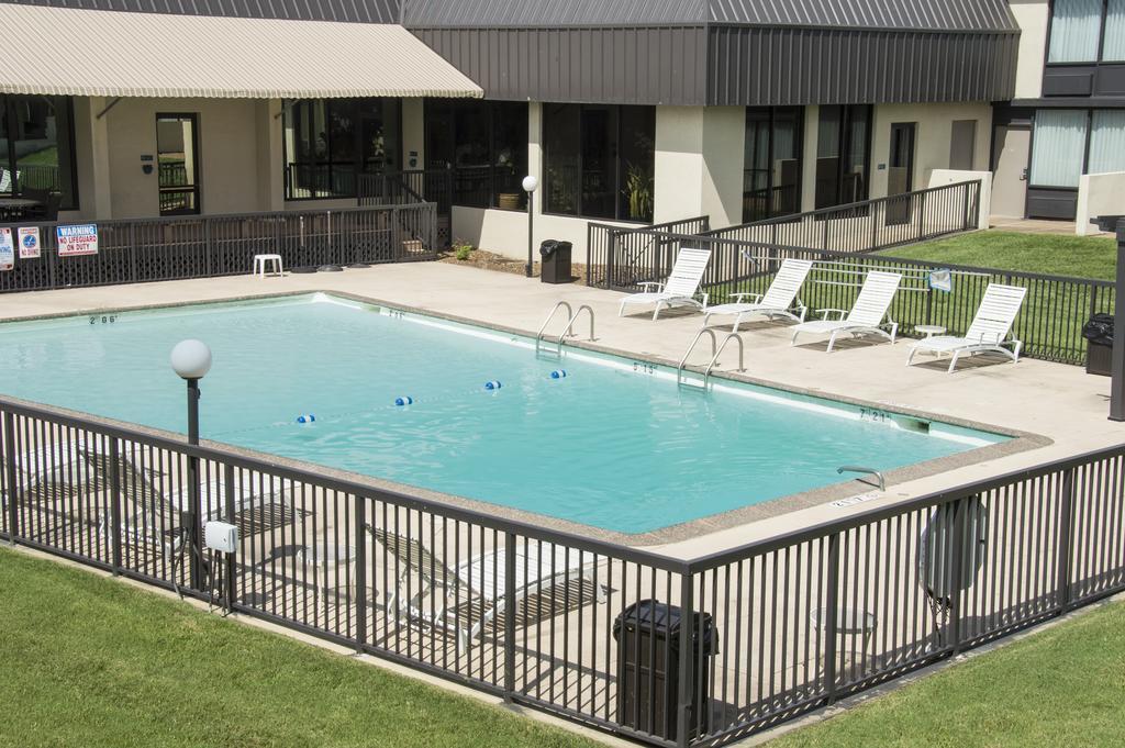 Days Inn By Wyndham Pittsburg Ks Dış mekan fotoğraf