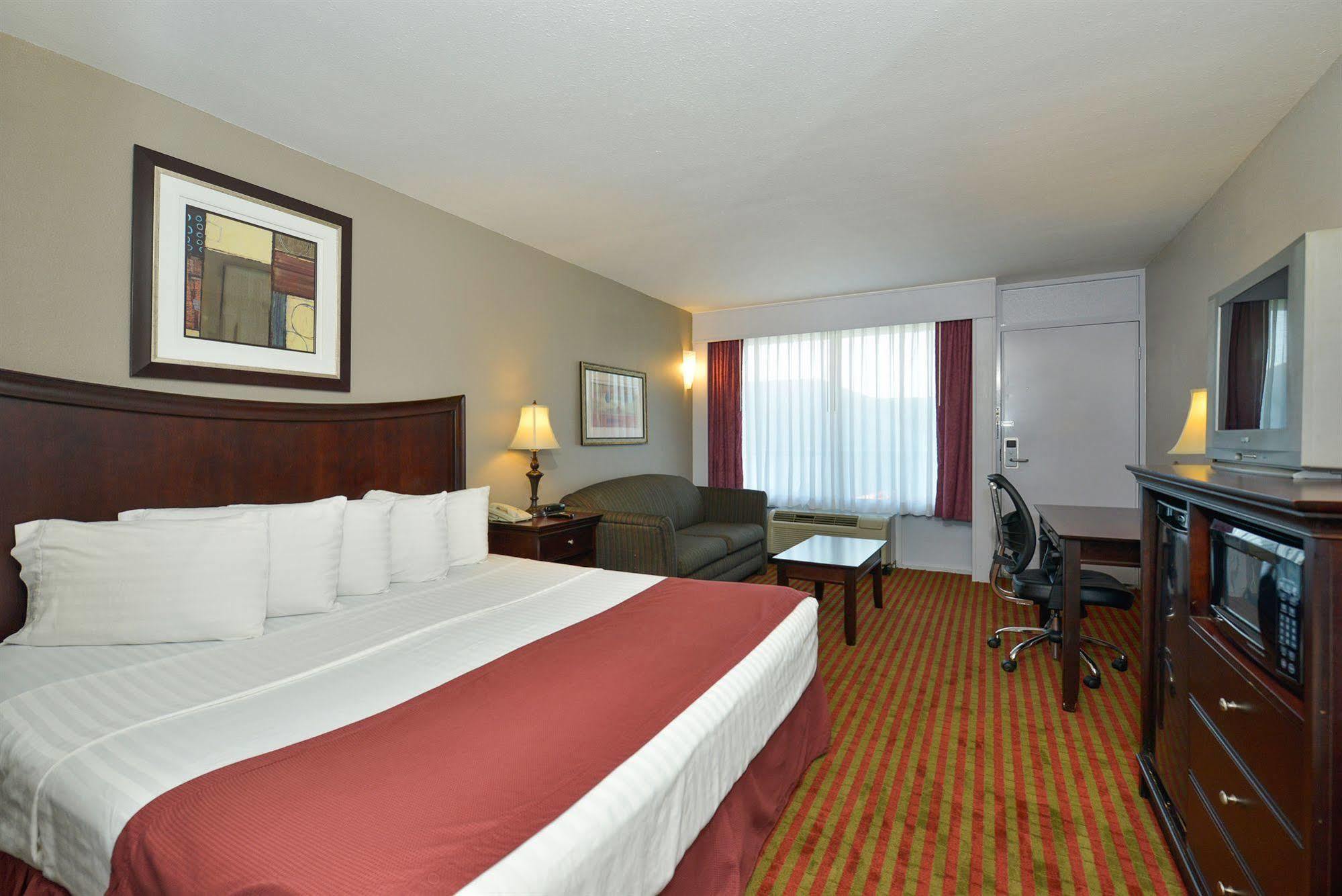 Days Inn By Wyndham Pittsburg Ks Dış mekan fotoğraf