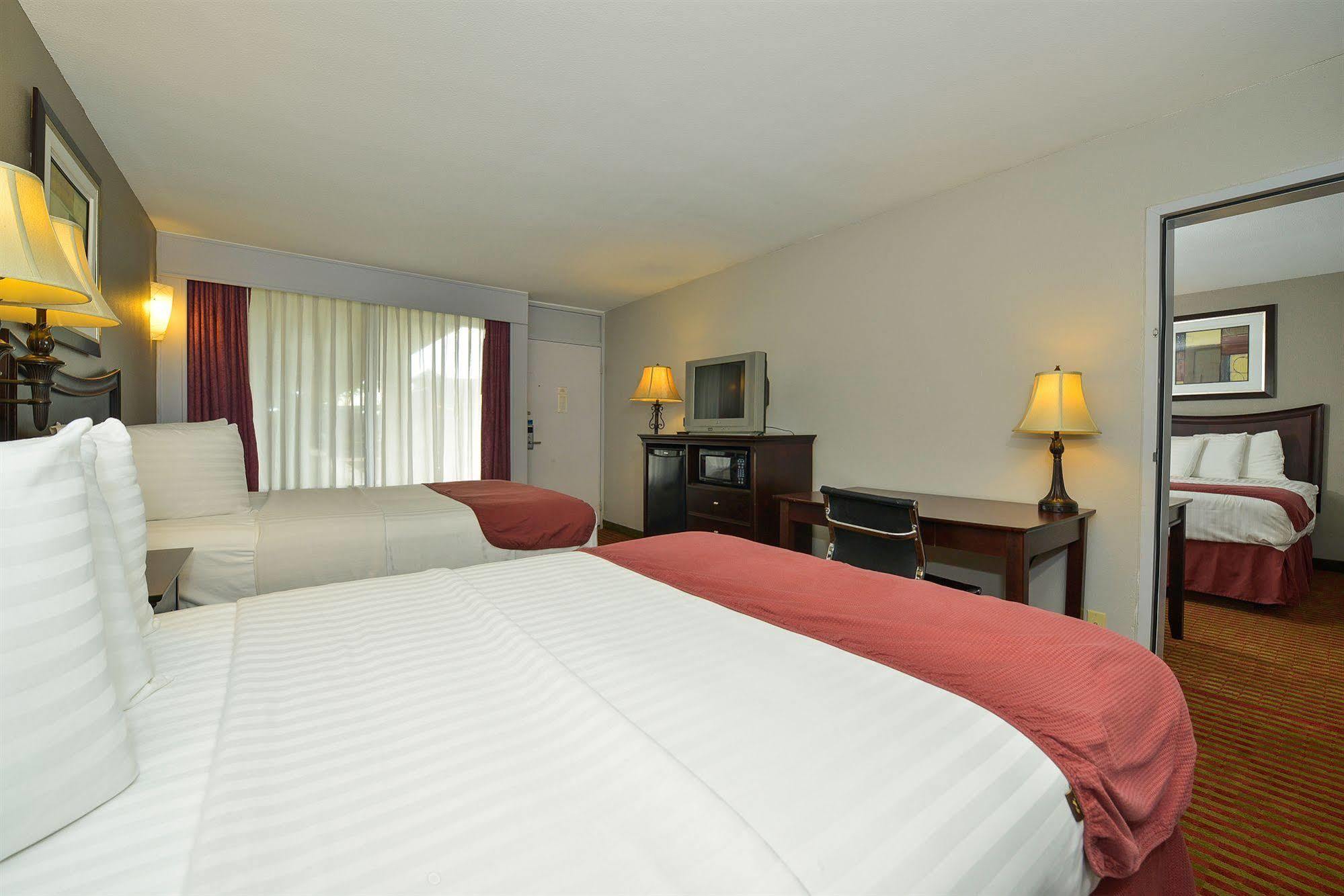 Days Inn By Wyndham Pittsburg Ks Dış mekan fotoğraf