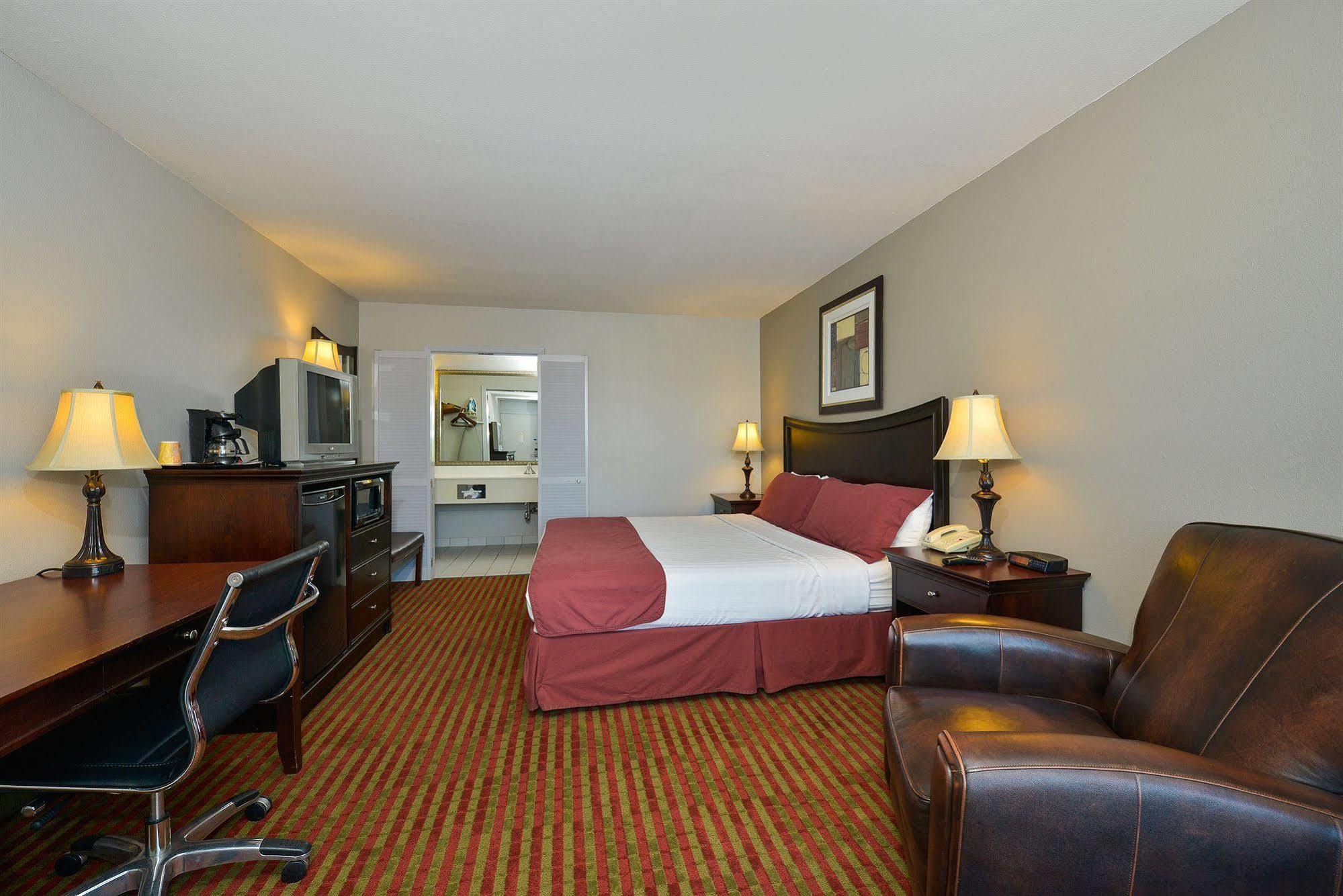 Days Inn By Wyndham Pittsburg Ks Dış mekan fotoğraf