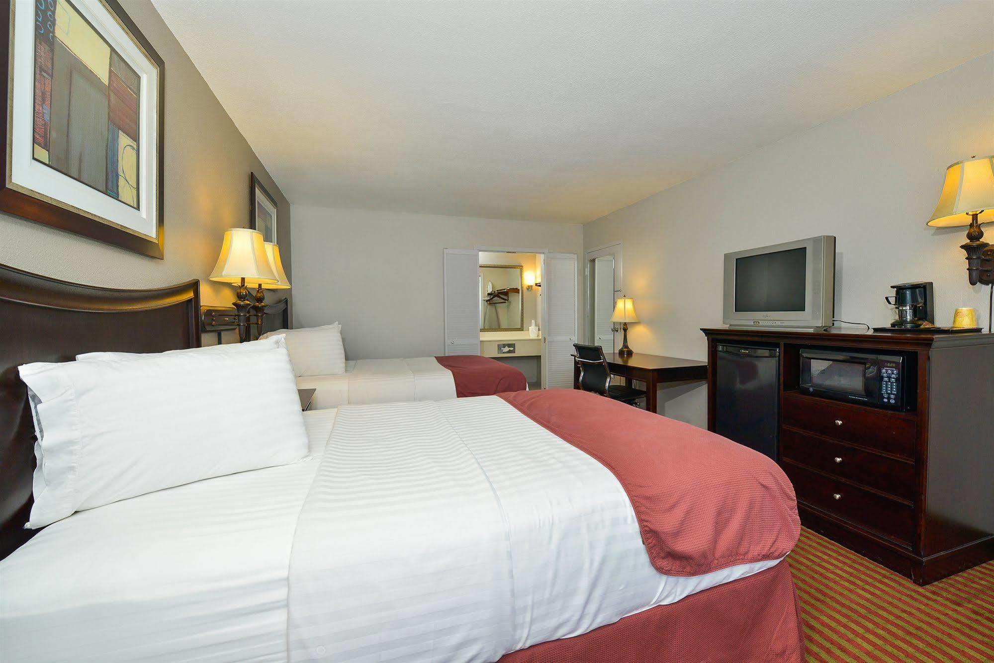 Days Inn By Wyndham Pittsburg Ks Dış mekan fotoğraf