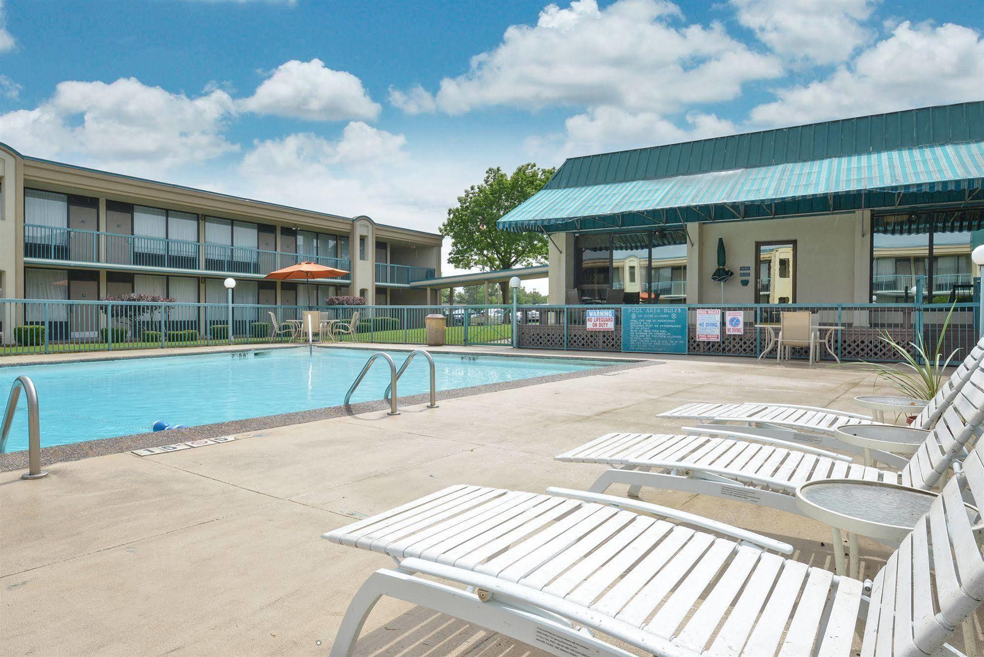 Days Inn By Wyndham Pittsburg Ks Dış mekan fotoğraf