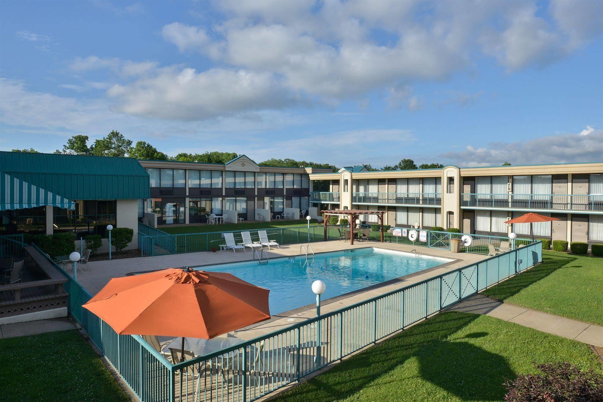 Days Inn By Wyndham Pittsburg Ks Dış mekan fotoğraf