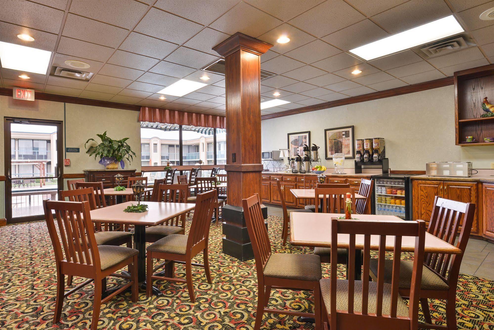 Days Inn By Wyndham Pittsburg Ks Dış mekan fotoğraf