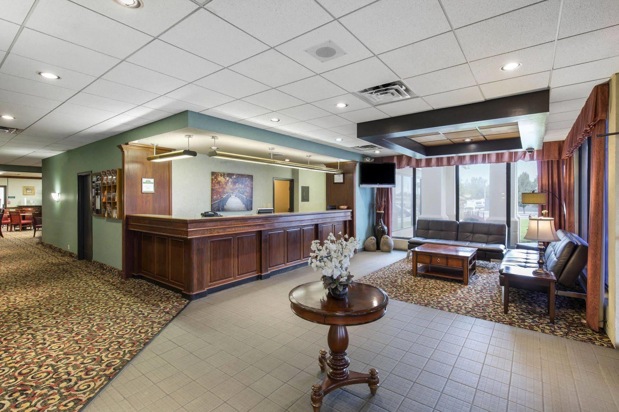 Days Inn By Wyndham Pittsburg Ks Dış mekan fotoğraf