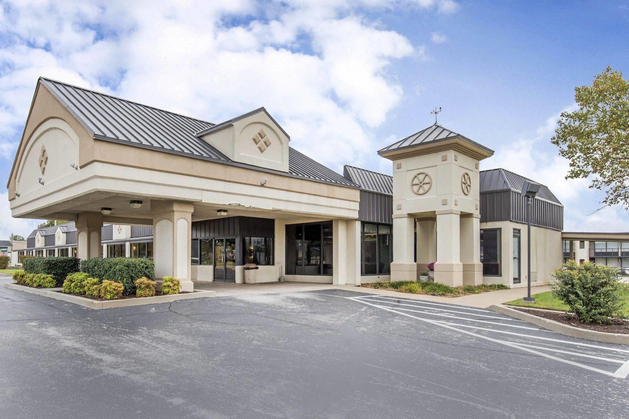 Days Inn By Wyndham Pittsburg Ks Dış mekan fotoğraf