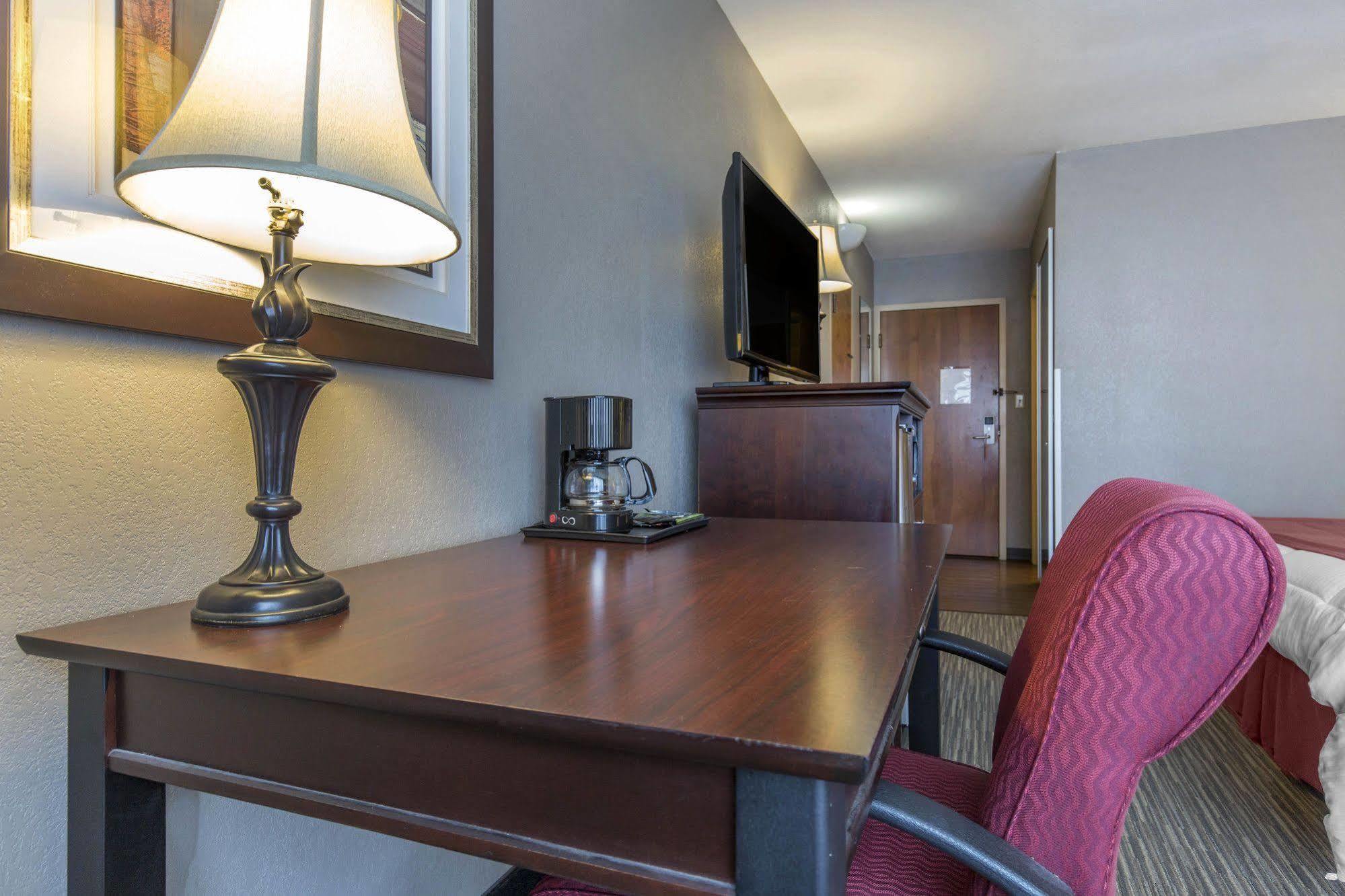 Days Inn By Wyndham Pittsburg Ks Dış mekan fotoğraf